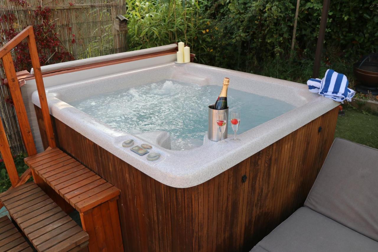 Palm 1 Park Home With Hot Tub 斯沃尼奇 外观 照片