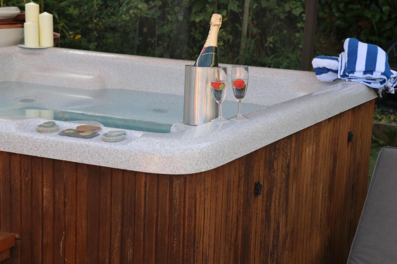 Palm 1 Park Home With Hot Tub 斯沃尼奇 外观 照片