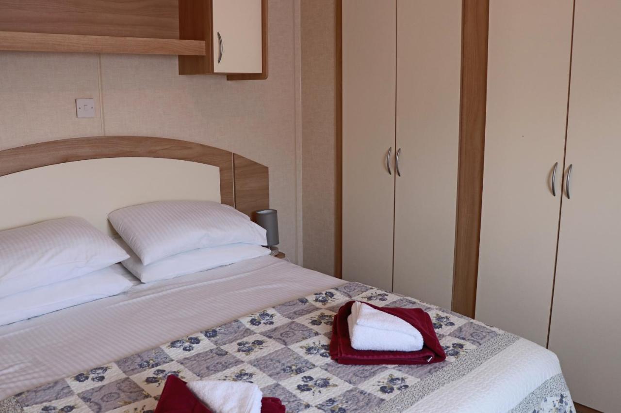 Palm 1 Park Home With Hot Tub 斯沃尼奇 外观 照片